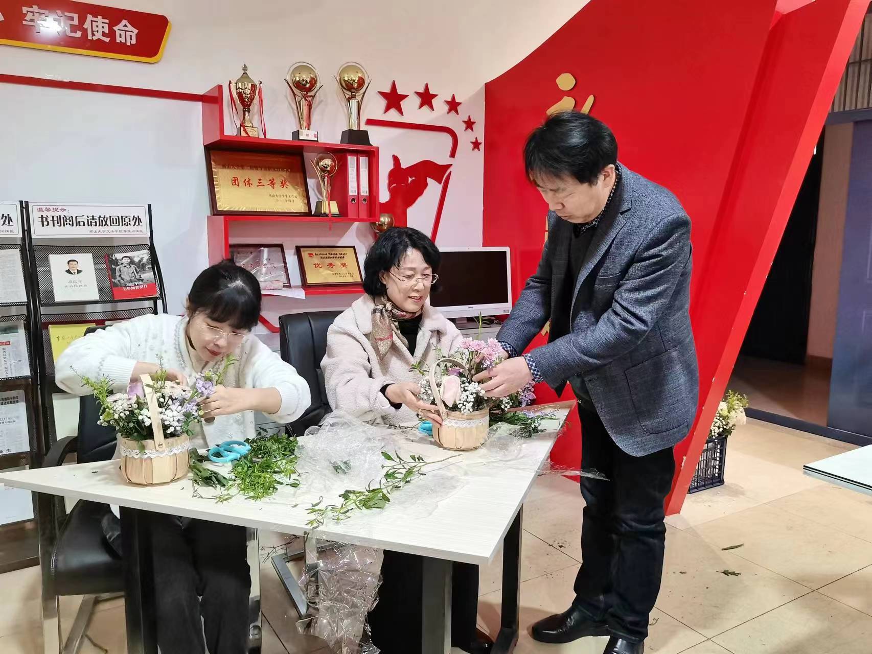 dde8992563e14853f12f13ed40e65bc