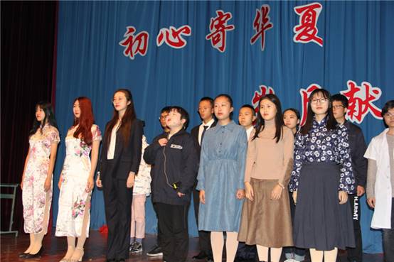 汉语言2班表演的毫厘之心铸匠心